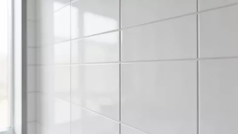 Białe płytki do łazienki 30x60