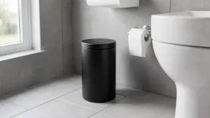 Czarny kosz na śmieci do łazienki