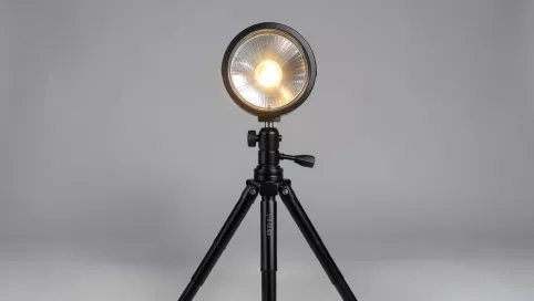 halogen na statywie