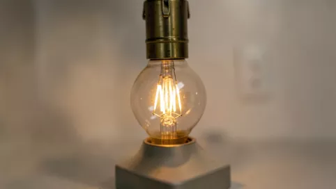 jak wyciagnac halogen z oprawki
