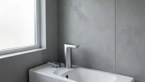 mikrocement na stare płytki w łazience