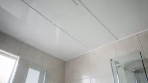 Panele PCV na sufit do łazienki