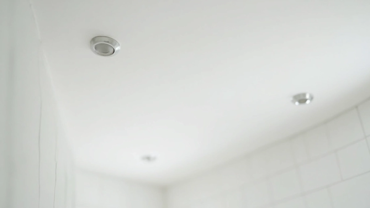 biała farba na sufit do łazienki