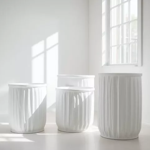 Białe kosze do łazienki