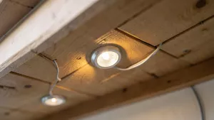 Cena montażu halogenów w podbitce Bytom