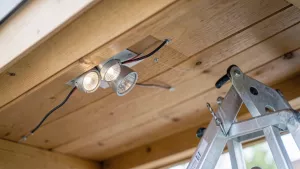 Cena montażu halogenów w podbitce Rzeszów