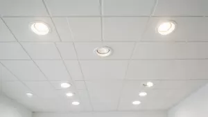 Co ile halogeny w suficie podwieszanym