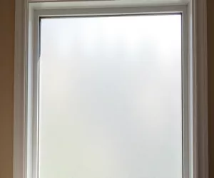 Folia na okno do łazienki na wymiar