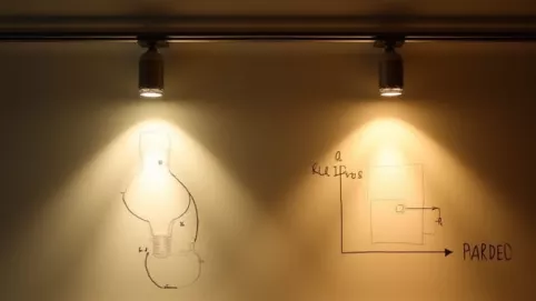 Jak podłączyć halogeny szeregowo czy Równoległe