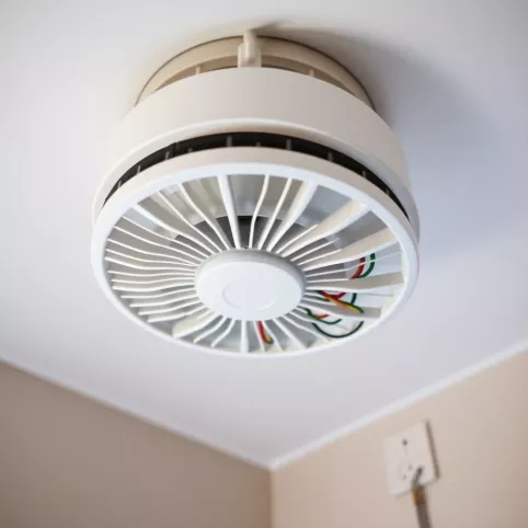 Jak podłączyć wentylator łazienkowy do gniazdka