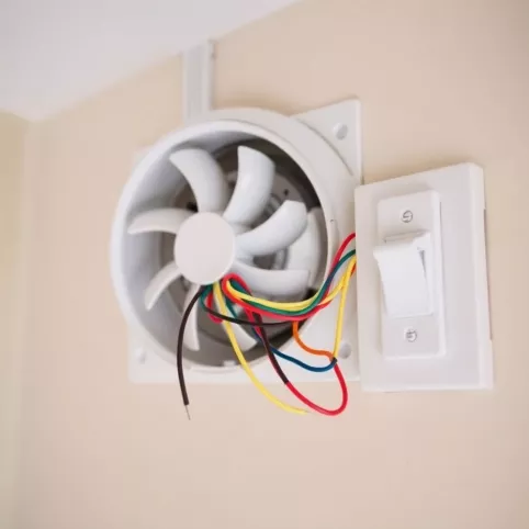 Jak podłączyć wentylator łazienkowy do włącznika światła