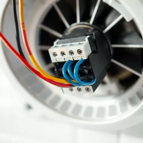 Jak podłączyć wentylator łazienkowy z czujnikiem wilgotności AWENTA