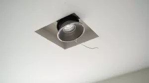 Jaki otwór pod halogeny sufitowe