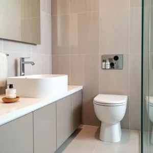 Jakie listwy przypodłogowe do łazienki