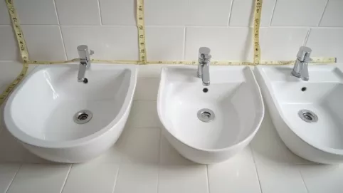 jakie są standardowe rozmiary umywalek łazienkowych