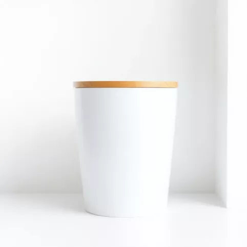 Kosz łazienkowy biały z drewnem