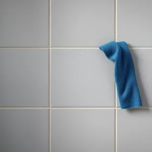 Matowe płytki do łazienki czyszczenie