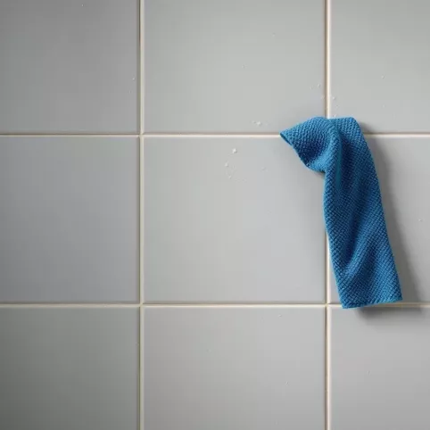 Matowe płytki do łazienki czyszczenie