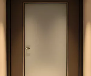Nowoczesne drzwi do łazienki