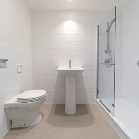 Wspólna łazienka w hotelu co to oznacza