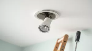 wymiana halogenu w suficie