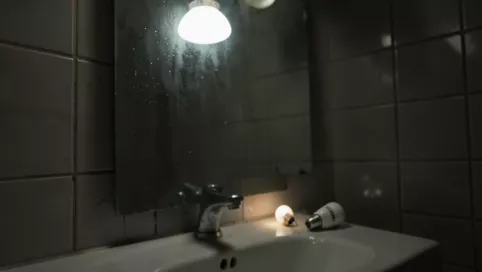 wymiana żarówki w halogenie łazienkowym