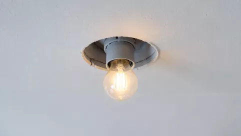 Wysokość halogenu sufitowego